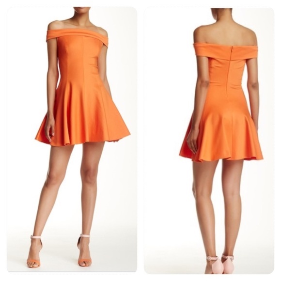 Halston Heritage Dresses & Skirts - Gorgeous off shoulder dress💥